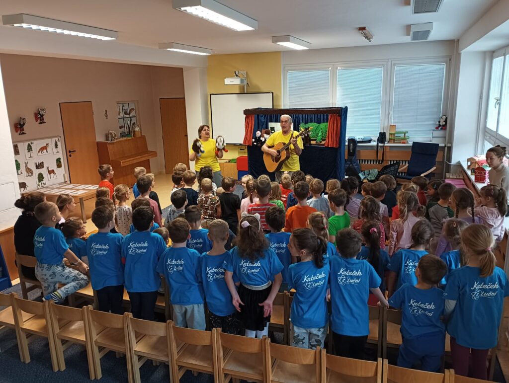 Veselé pohádky pro děti od hereckého souboru.