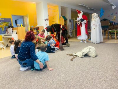 mikuláš, anděl a čert přišli do třídy