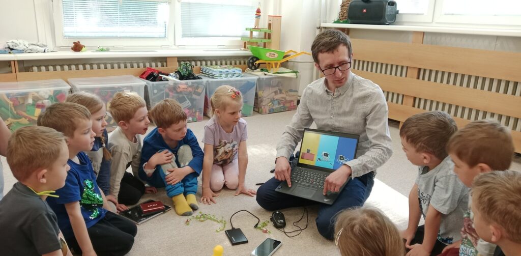 děti poznávají různá zaměstnání ve třídě