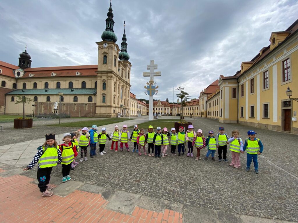 společná fotka dětí z výletu na Velehrad